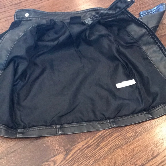 Adorable 24 month leather jacket - Picture 4 of 4